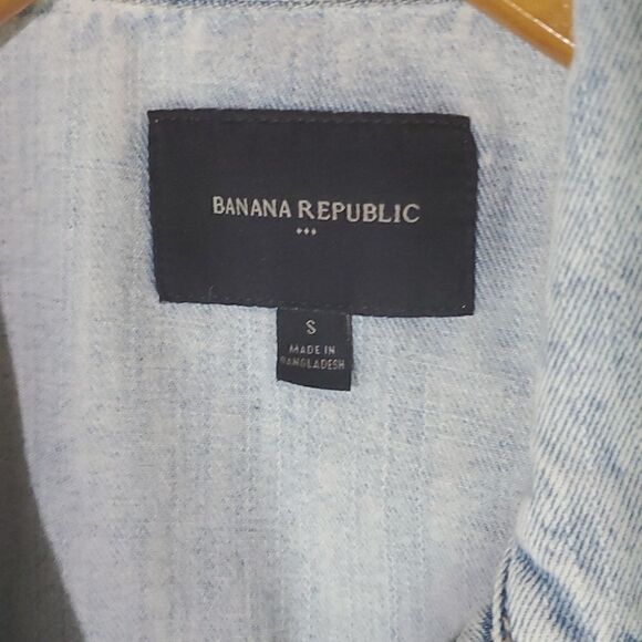 Banana Republic Distressed  Denim Jacket Light Wash Size Small - Picture 2 of 8